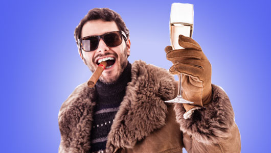 Mann mit Zigarre und Sektglas